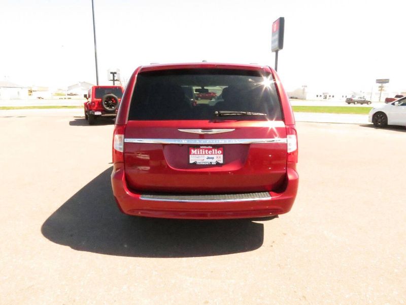Used 2015 Chrysler Town & Country Touring L 4dr Mini VanImage 6