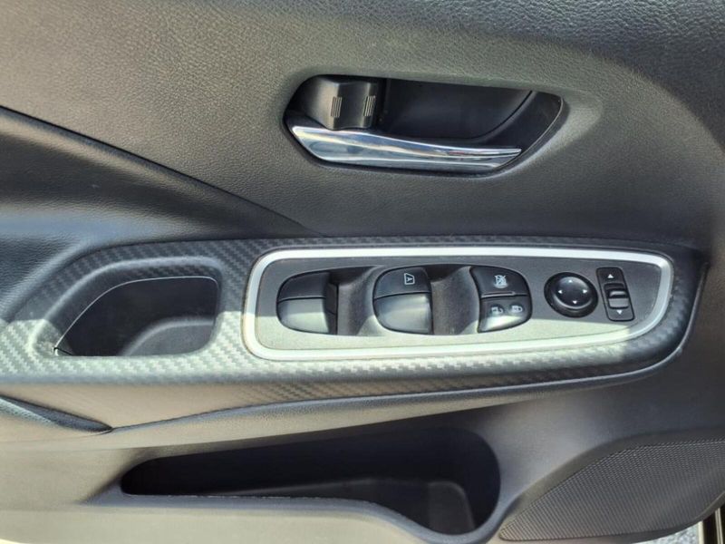2021 Nissan Versa SR photo 18