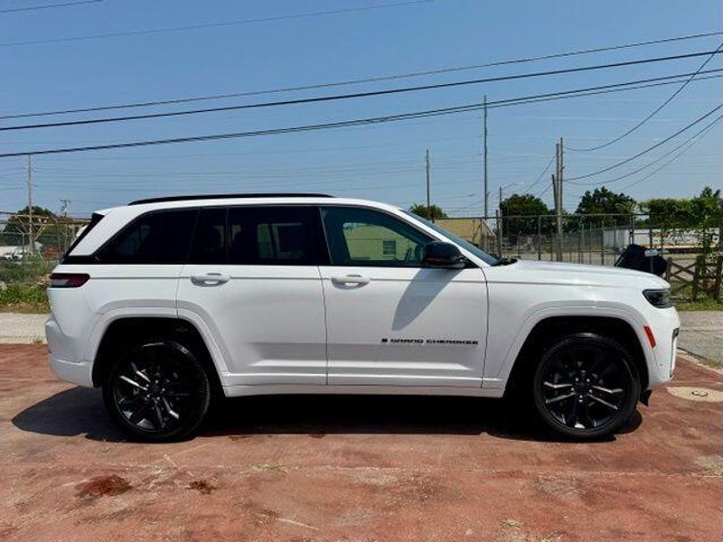 New 2026 Jeep Grand Cherokee Limited Reserve 4x4Image 4