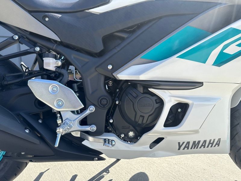 2024 Yamaha YZF-R3 ABSImage 10