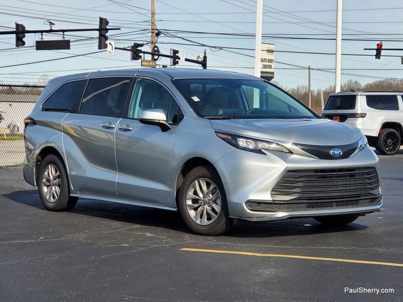 Used 2024 Toyota Sienna LE