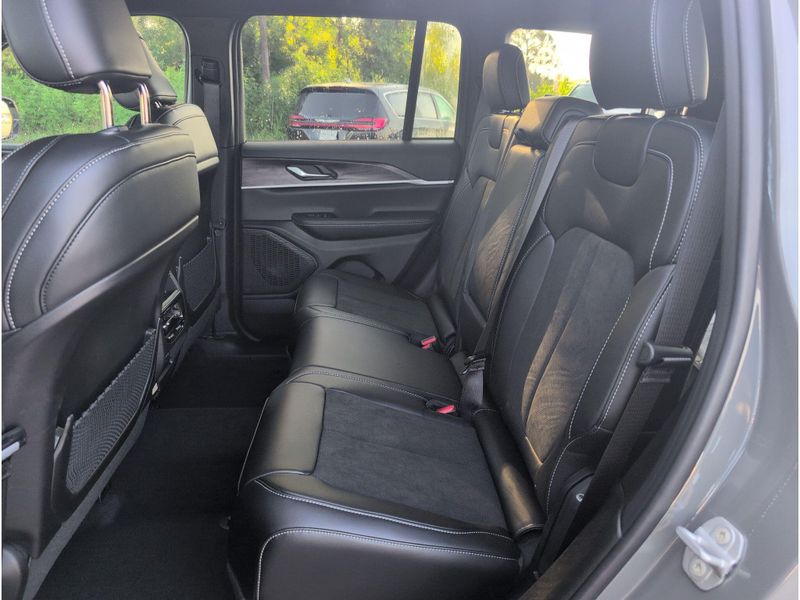 New 2027 Jeep Grand Cherokee Laredo AltitudeImage 28