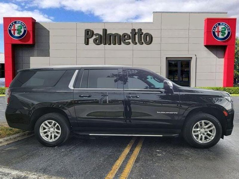 2021 Chevrolet Suburban LT photo 3