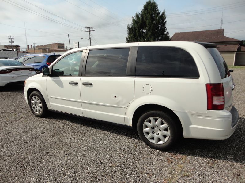 2008 Chrysler Town & Country Image 5