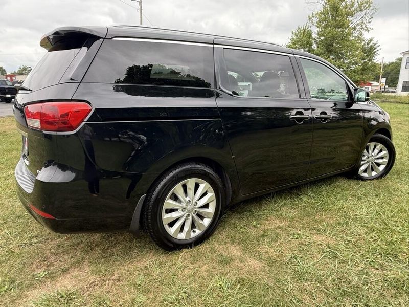 2017 Kia Sedona EX photo 3