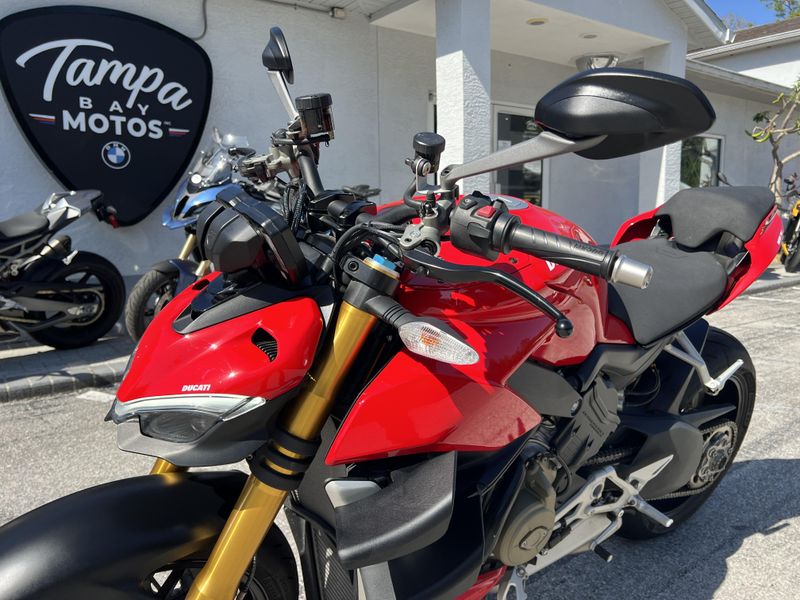 2022 Ducati Streetfighter V4 S 