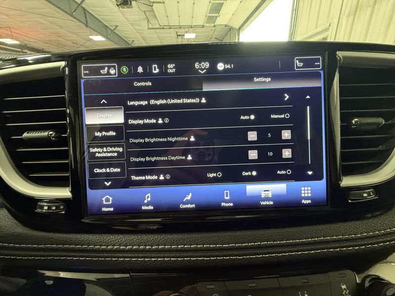 Used 2024 Chrysler Pacifica Touring LImage 28