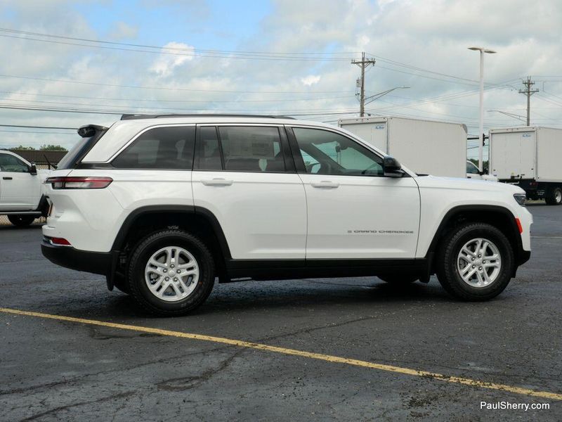 New 2025 Jeep Grand Cherokee Laredo 4x2Image 10