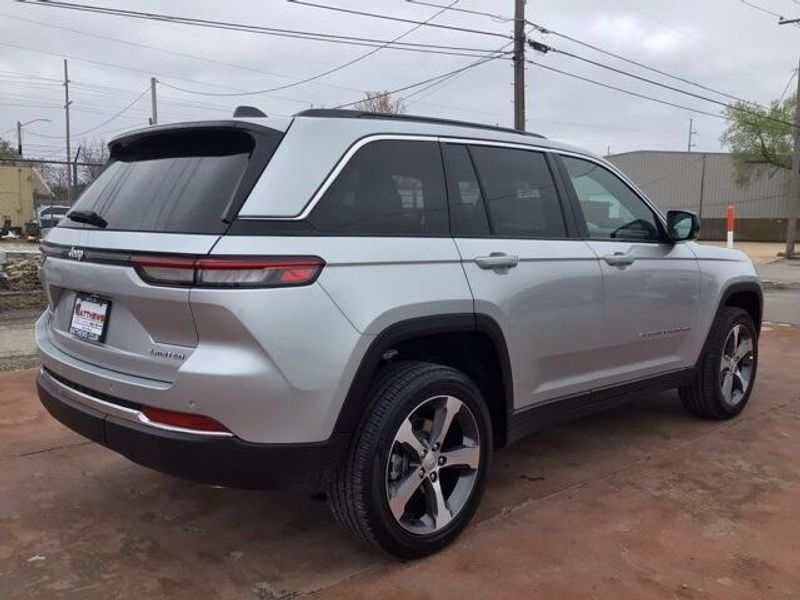 New 2025 Jeep Grand Cherokee Limited 4x2Image 5