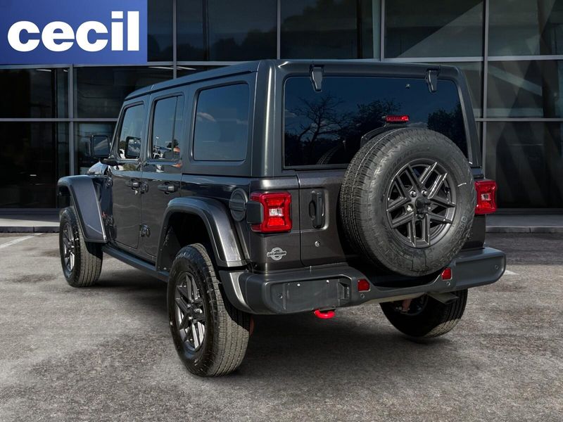 2018 Jeep Wrangler Unlimited Rubicon photo 2