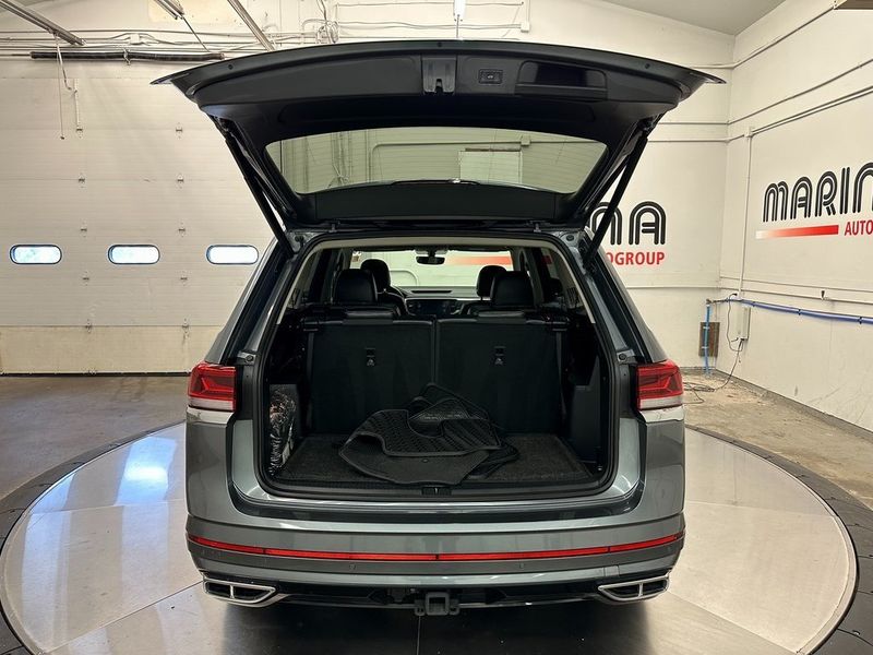 2021 Volkswagen Atlas 3.6L V6 SE w/Technology R-LineImage 16