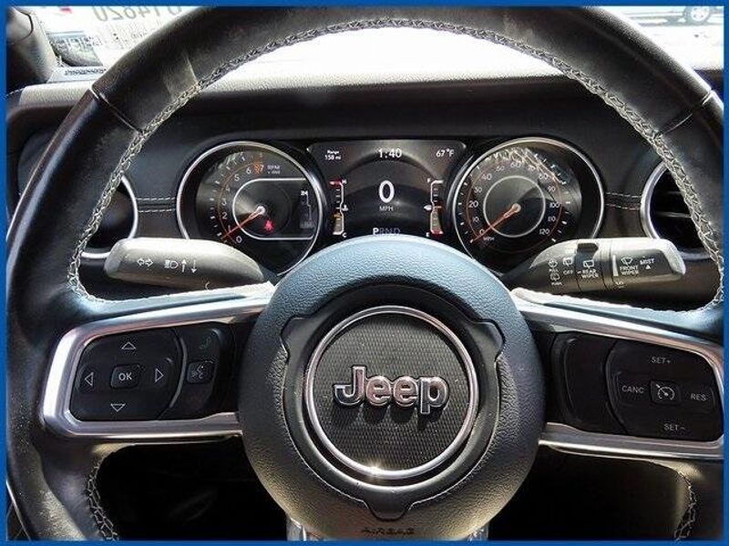 Used 2022 Jeep Wrangler Unlimited SaharaImage 15