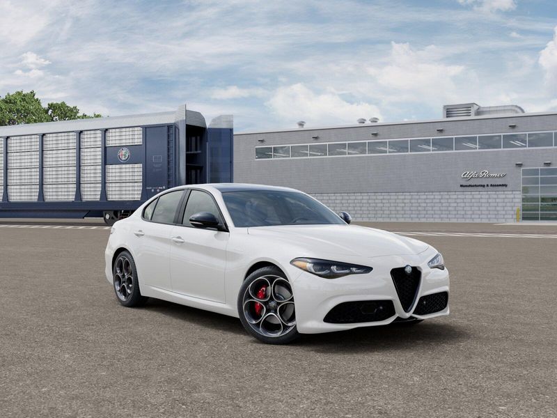 New 2026 Alfa Romeo Giulia AwdImage 23