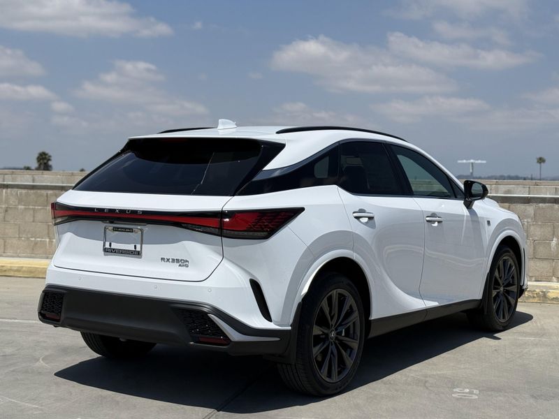 2025 Lexus RX Image 12