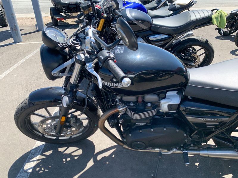 Used 2022 Triumph Street Twin Base Image 12