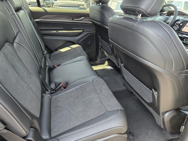 New 2026 Jeep Grand Cherokee L Laredo Altitude 4x4