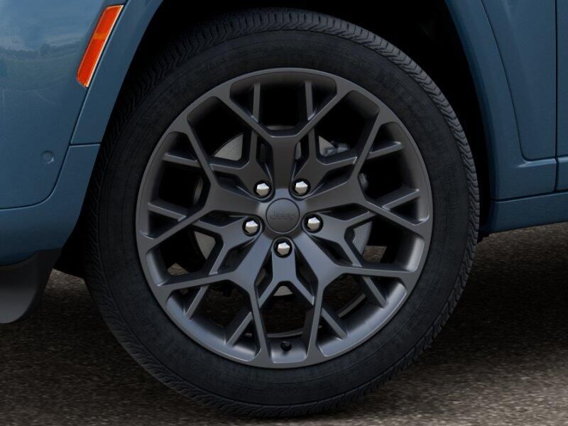 New 2026 Jeep Grand Cherokee SummitImage 4