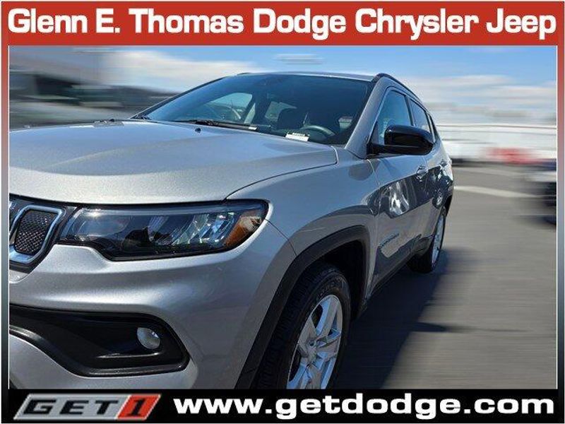 2022 Jeep Compass Latitude photo 2