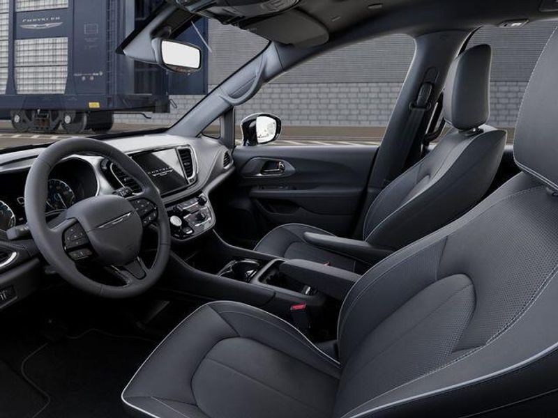 New 2027 Chrysler Pacifica LimitedImage 22