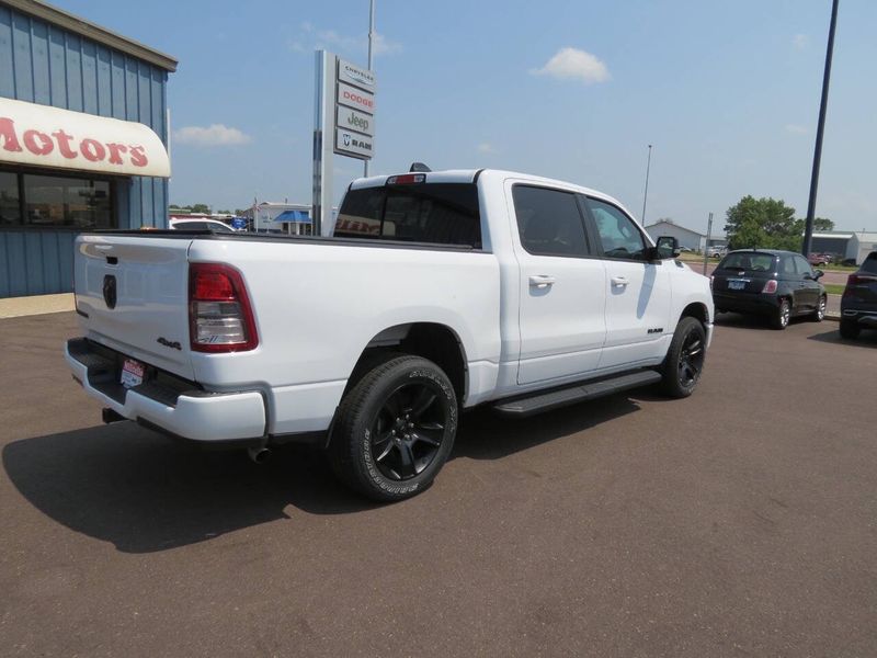 2022 RAM 1500 Big Horn 4x4 4dr Crew Cab 5.6 ft. SB PickupImage 5