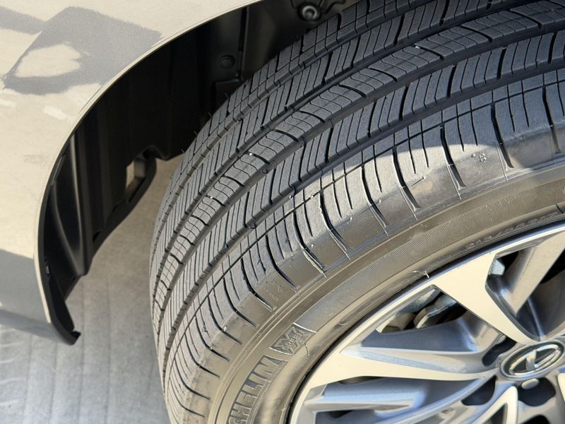 Used 2025 Lexus ES 350Image 16