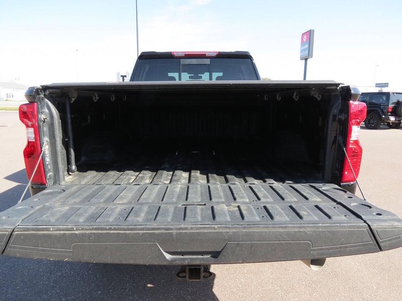 Used 2022 Chevrolet Silverado 2500HD LT 4x4 4dr Crew Cab SBImage 9