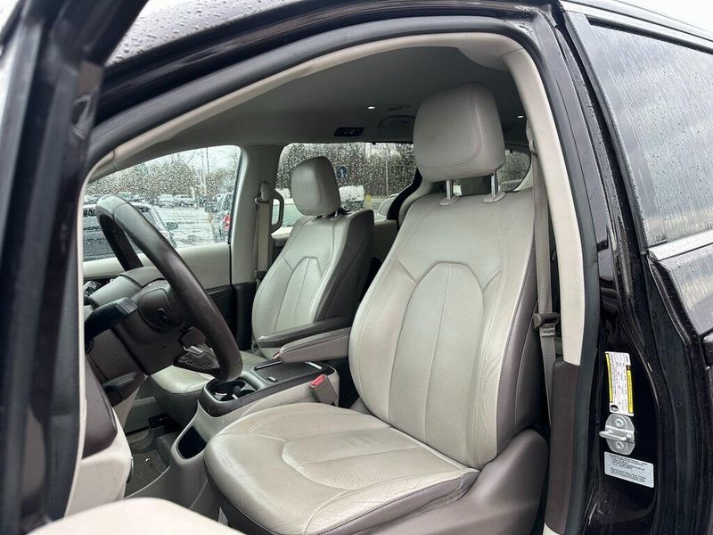 2017 Chrysler Pacifica Touring L PlusImage 18