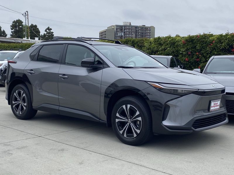 2025 Toyota bZ4X XLEImage 2
