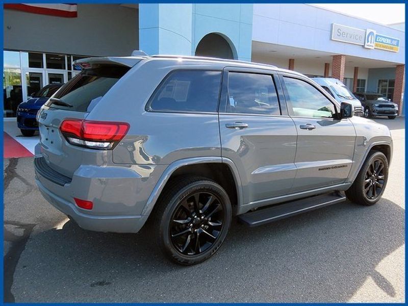 2021 Jeep Grand Cherokee Laredo XImage 6