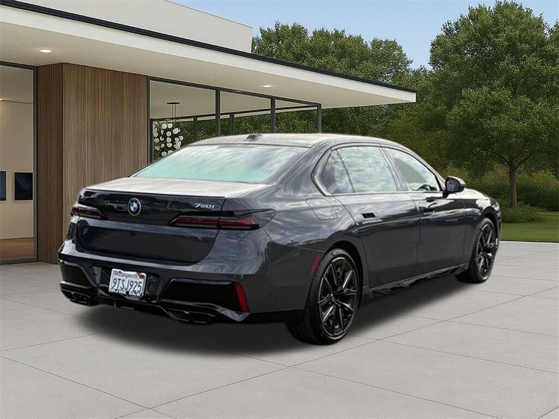 Used 2025 BMW 7 Series 760i xDriveImage 8