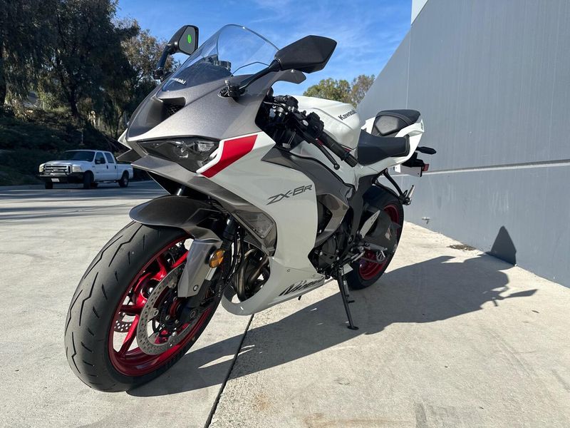 New 2025 Kawasaki NINJA ZX-6R Image 4