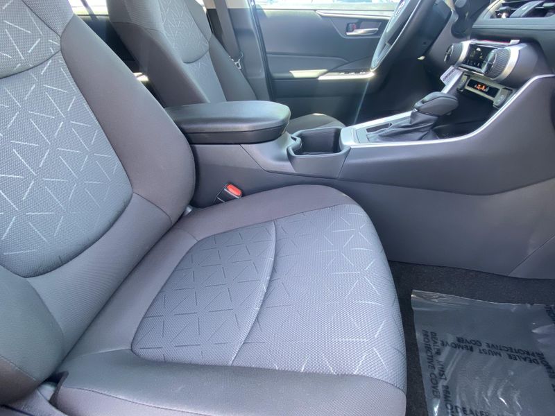 2025 Toyota RAV4 XLEImage 10