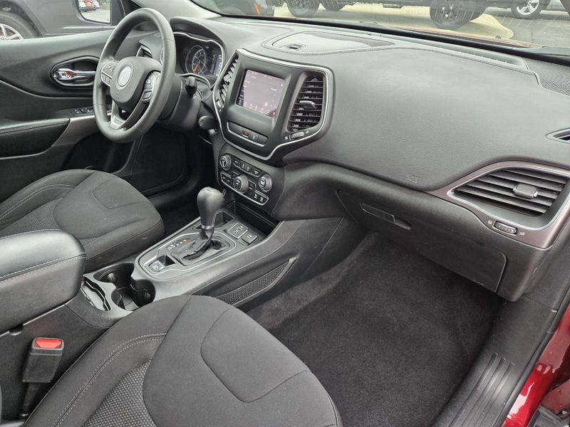 Used 2021 Jeep Cherokee Latitude FWD