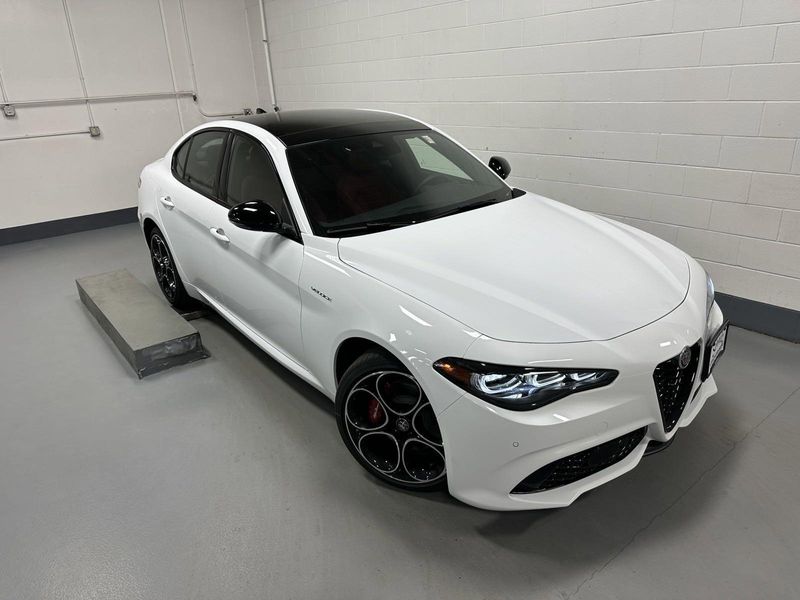 2024 Alfa Romeo Giulia Veloce AwdImage 9