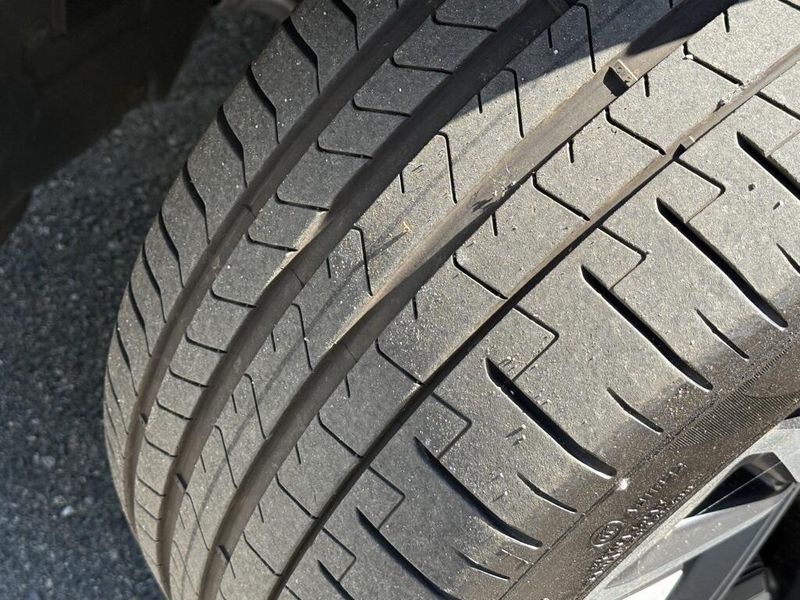 Used 2025 BMW iX xDrive50Image 18