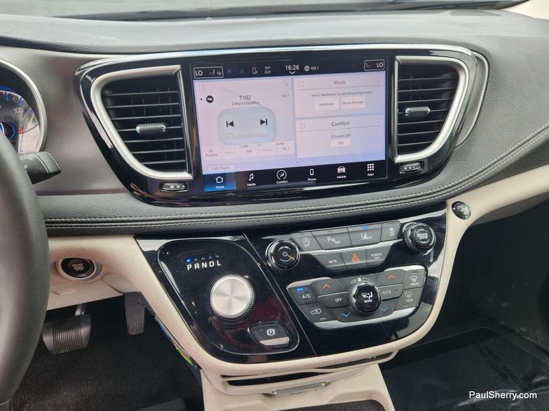 Used 2022 Chrysler Pacifica Touring L