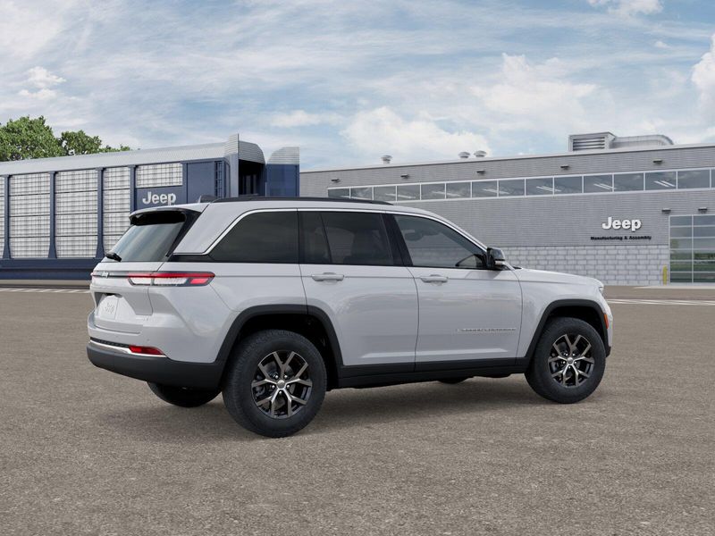 New 2025 Jeep Grand Cherokee Limited 4x4Image 3