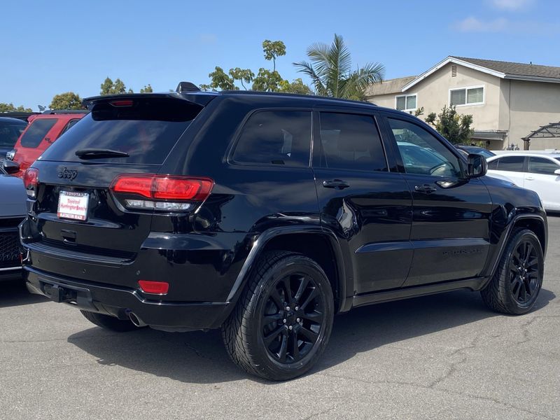 2017 Jeep Grand Cherokee AltitudeImage 4