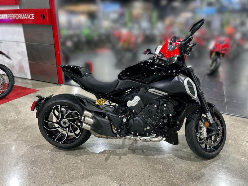 2024 Ducati DIAVEL V4 - DEMO Image 11