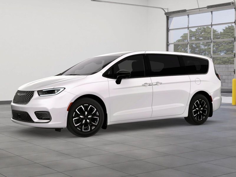 2026 Chrysler Pacifica photo 2