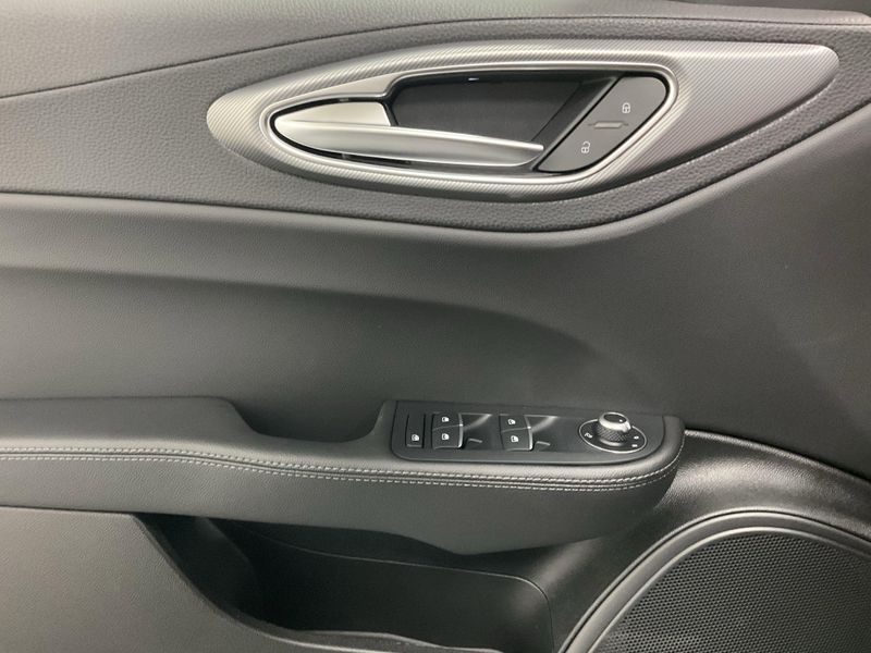 New 2026 Alfa Romeo Giulia AwdImage 16