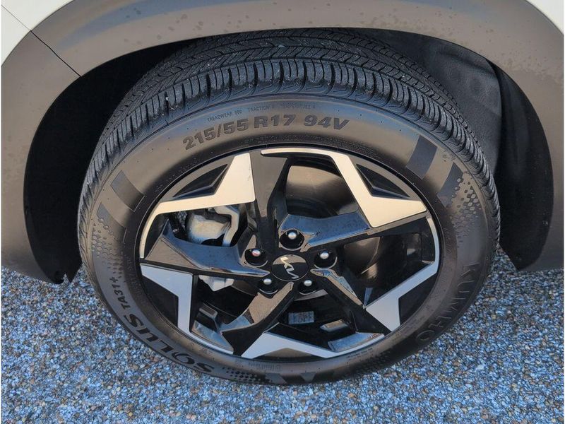 Used 2025 Kia Seltos SImage 9