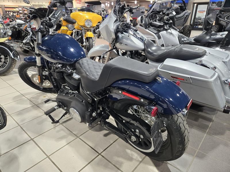 USED 2019 HARLEY SOFTAIL STREET BOB Image 5