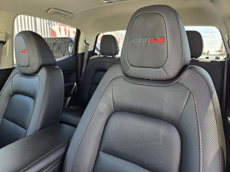 Used 2022 GMC Canyon 4WD Crew Cab 128 AT4 w/Leather