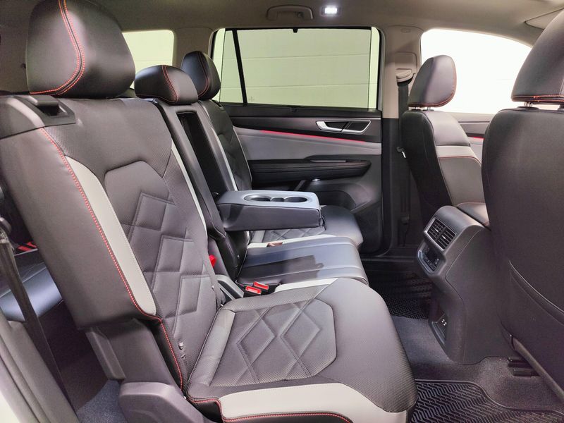 Used 2024 Volkswagen Atlas AWD Peak Edition SEL w/Sunroof/NavImage 19