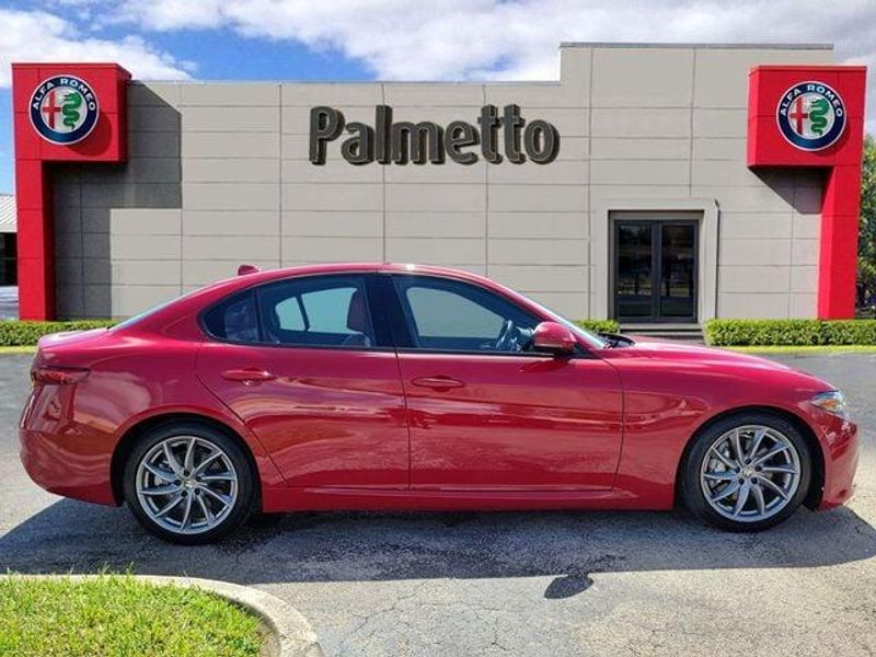 2023 Alfa Romeo Giulia SPRINT photo 3