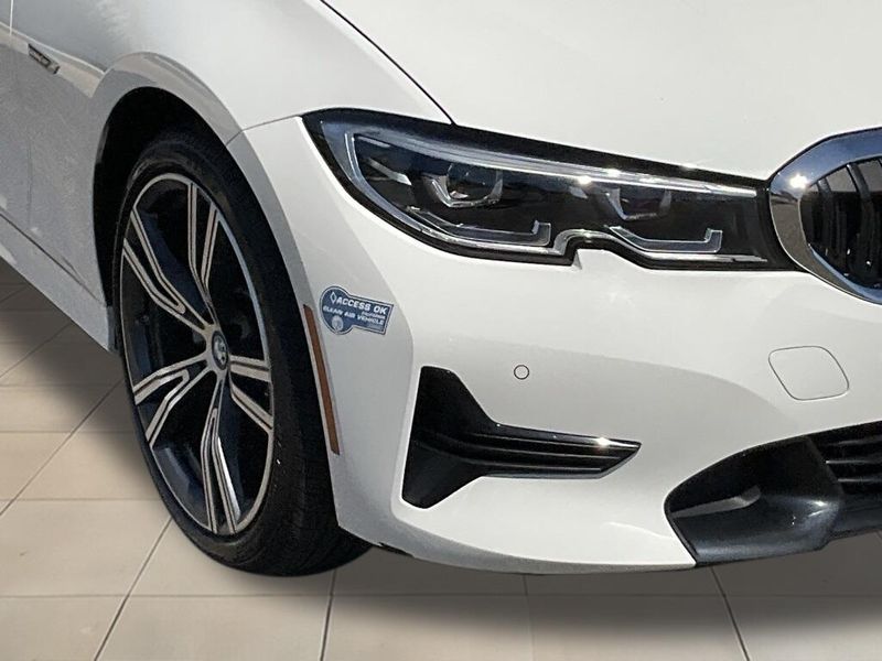 2022 BMW 3 Series 330e iPerformanceImage 9