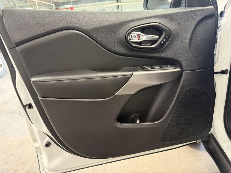 Used 2022 Jeep Cherokee LimitedImage 20