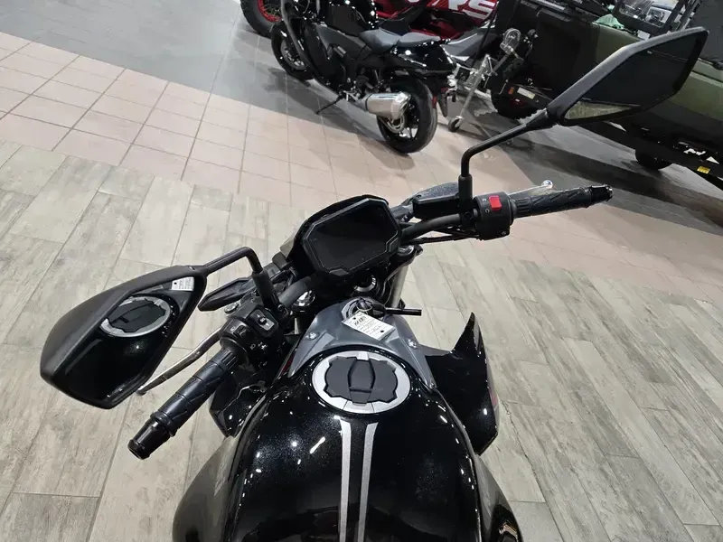 NEW 2025 KAWASAKI Z650 Image 11