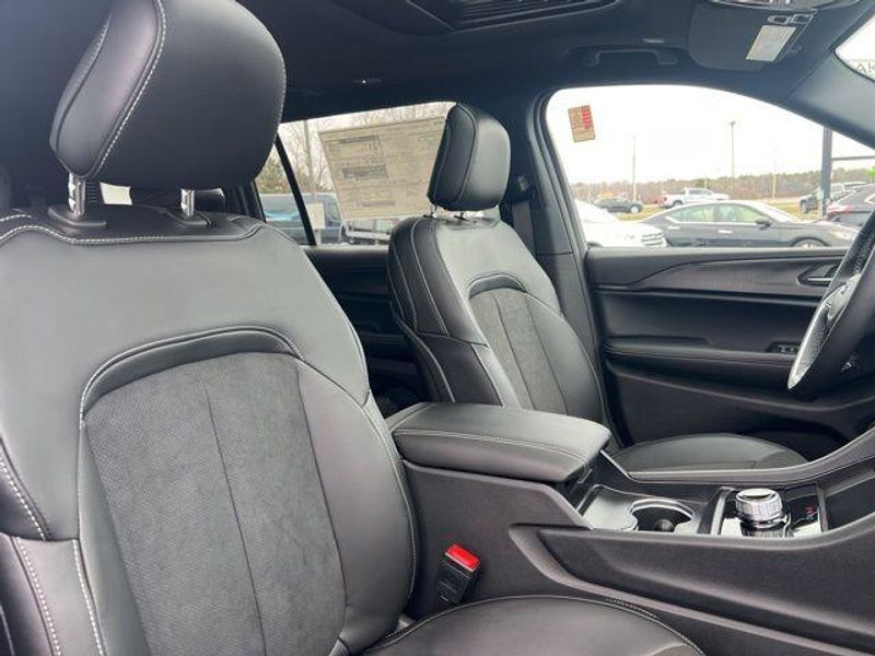 2025 Jeep Grand Cherokee L Altitude X 4x4